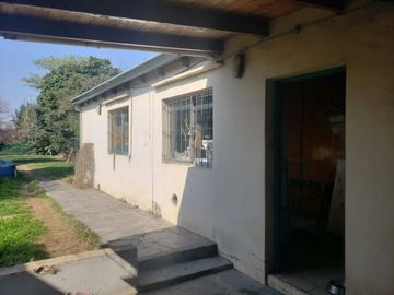 Casa en venta - 3 Dormitorios 3 Baños - 340 mts2 - La Plata
