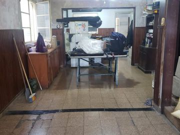 Casa en venta - 3 Dormitorios 3 Baños - 340 mts2 - La Plata