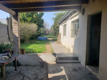 Casa en venta - 3 Dormitorios 3 Baños - 340 mts2 - La Plata
