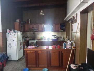Casa en venta - 3 Dormitorios 3 Baños - 340 mts2 - La Plata