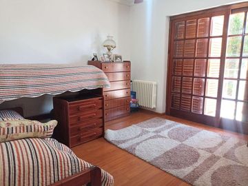 VENTA CASA 3 DORMITORIOS EN LA PLATA 32 ENTRE 134 Y 134 BIS CON TERRAZA Y PATIO