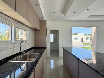 Casa en venta Barrio San Felipe Canning