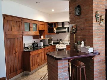 Chalet 4 ambientes con parque y piscina a la venta - Ituzaingó Norte