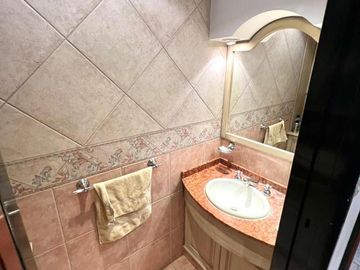 Chalet 4 ambientes con parque y piscina a la venta - Ituzaingó Norte