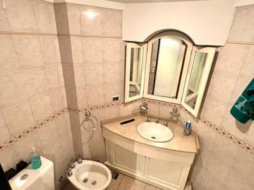 Chalet 4 ambientes con parque y piscina a la venta - Ituzaingó Norte