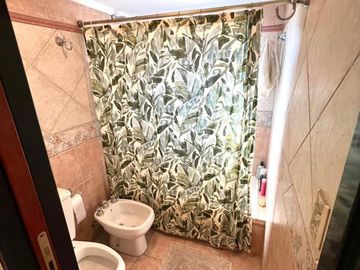 Chalet 4 ambientes con parque y piscina a la venta - Ituzaingó Norte