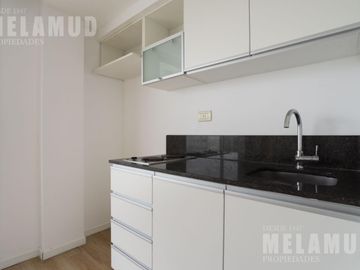 1 AMB con BALCON y PLACARD / VENTA / FLORES /  *Apto Profesional* !!