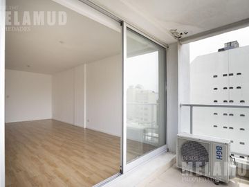 1 AMB con BALCON y PLACARD / VENTA / FLORES /  *Apto Profesional* !!