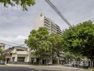 1 AMB con BALCON y PLACARD / VENTA / FLORES /  *Apto Profesional* !!