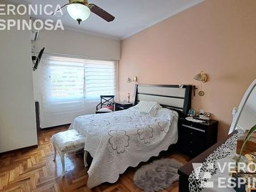 Casa en venta en Villa Luzuriaga, 5 ambientes