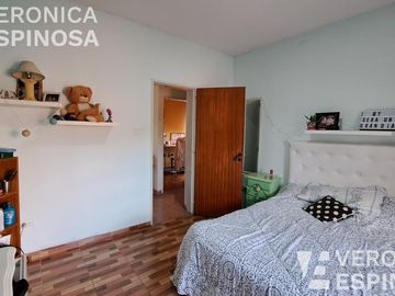 Casa en venta en Villa Luzuriaga, 5 ambientes