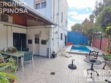 Casa en venta en Villa Luzuriaga, 5 ambientes
