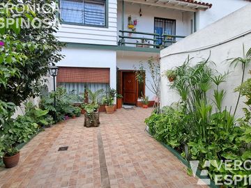 Casa en venta en Villa Luzuriaga, 5 ambientes