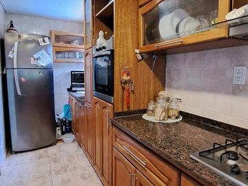 Casa en venta en Villa Luzuriaga, 5 ambientes