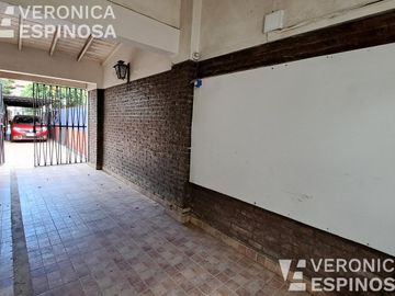 Casa en venta en Villa Luzuriaga, 5 ambientes
