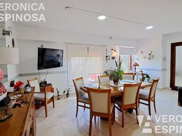 Casa en venta en Villa Luzuriaga, 5 ambientes