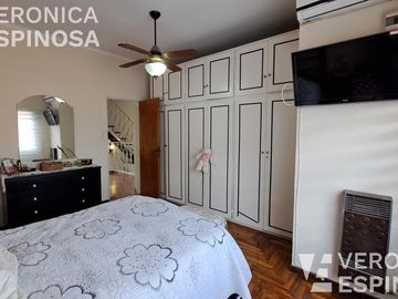 Casa en venta en Villa Luzuriaga, 5 ambientes