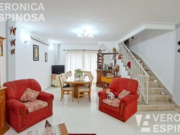 Casa en venta en Villa Luzuriaga, 5 ambientes