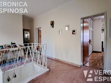 Casa en venta en Villa Luzuriaga, 5 ambientes