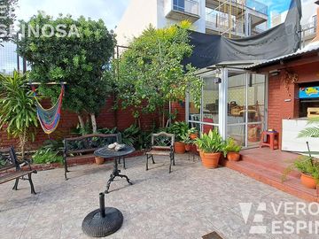 Casa en venta en Villa Luzuriaga, 5 ambientes