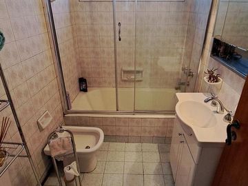 Casa en venta en Villa Luzuriaga, 5 ambientes