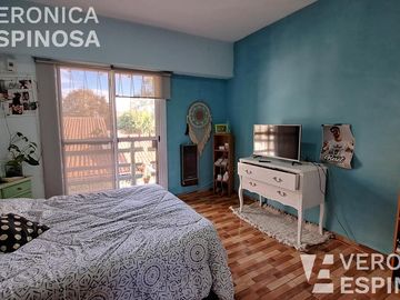Casa en venta en Villa Luzuriaga, 5 ambientes