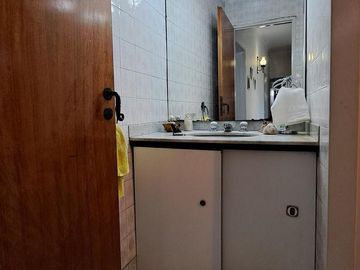 Casa en venta en Villa Luzuriaga, 5 ambientes