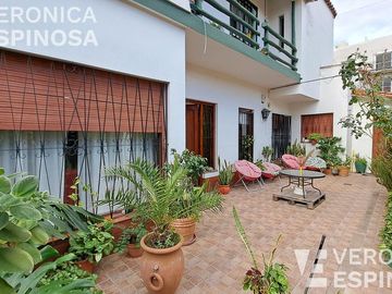 Casa en venta en Villa Luzuriaga, 5 ambientes