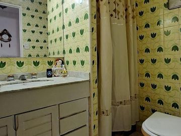 Casa en venta en Villa Luzuriaga, 5 ambientes
