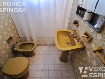 Casa en venta en Villa Luzuriaga, 5 ambientes