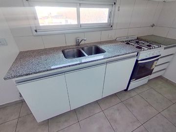 Departamento en  de Un Dormitorio de Categoría con COCHERA - Zona Plaza Paso
