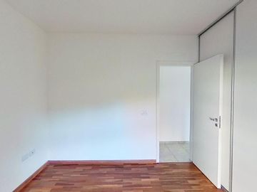 Departamento en  de Un Dormitorio de Categoría con COCHERA - Zona Plaza Paso