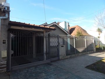 Casa de 3 dormitorios en la excelente ubicacion de Lomas de Zamora Oeste