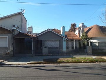 Casa de 3 dormitorios en la excelente ubicacion de Lomas de Zamora Oeste