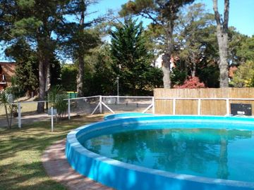 Casa en venta - 3 Dormitorios 1 Baño - 200Mts2 - Villa Gesell