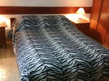 Casa en venta - 3 Dormitorios 1 Baño - 200Mts2 - Villa Gesell