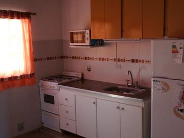Casa en venta - 3 Dormitorios 1 Baño - 200Mts2 - Villa Gesell