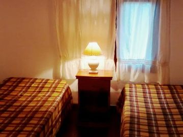 Casa en venta - 3 Dormitorios 1 Baño - 200Mts2 - Villa Gesell