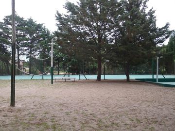 Casa en venta - 3 Dormitorios 1 Baño - 200Mts2 - Villa Gesell