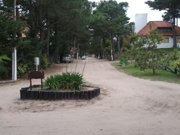 Casa en venta - 3 Dormitorios 1 Baño - 200Mts2 - Villa Gesell
