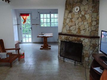 Casa en venta - 3 Dormitorios 1 Baño - 200Mts2 - Villa Gesell