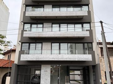 Departamento en venta, piso de 4 amb con cochera, zona Guemes. Apto Credito