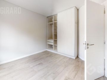 Departamento en venta, piso de 4 amb con cochera, zona Guemes. Apto Credito