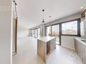 Departamento en venta, piso de 4 amb con cochera, zona Guemes. Apto Credito