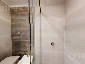Departamento en venta, piso de 4 amb con cochera, zona Guemes. Apto Credito