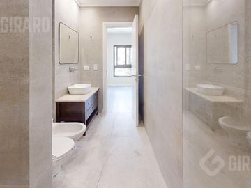 Departamento en venta, piso de 4 amb con cochera, zona Guemes. Apto Credito