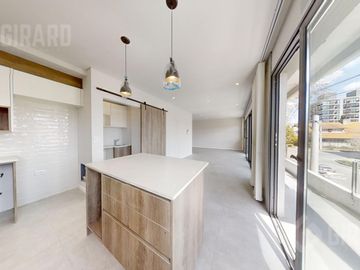 Departamento en venta, piso de 4 amb con cochera, zona Guemes. Apto Credito
