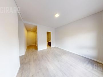 Departamento en venta, piso de 4 amb con cochera, zona Guemes. Apto Credito