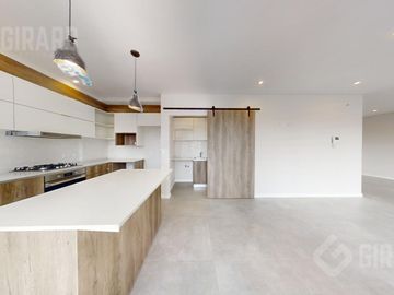 Departamento en venta, piso de 4 amb con cochera, zona Guemes. Apto Credito