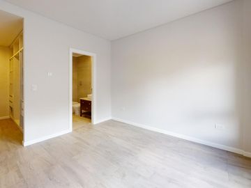 Departamento en venta, piso de 4 amb con cochera, zona Guemes. Apto Credito